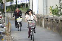 映画「薔薇色のブー子」のワンシーン。 (c)2014「薔薇色のブー子」製作委員会