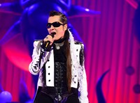 「TATUYA ISHII CONCERT TOUR 2013 "WHITE MOONLIGHT"」より、石井竜也のライブの模様。