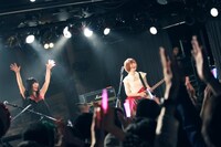 左から大森靖子、後藤まりこ。