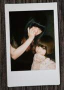 後藤まりこと大森靖子によるチェキ。