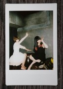 後藤まりこと大森靖子によるチェキ。