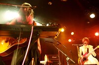 左から大森靖子、後藤まりこ。