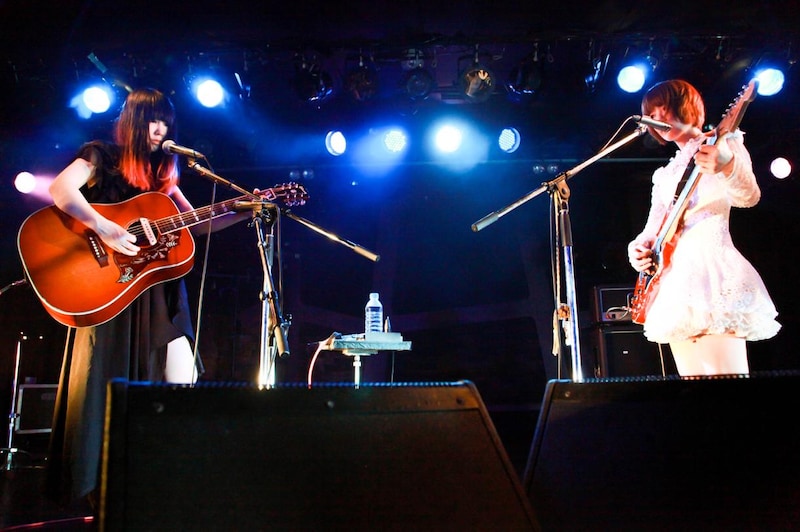 左から大森靖子、後藤まりこ。