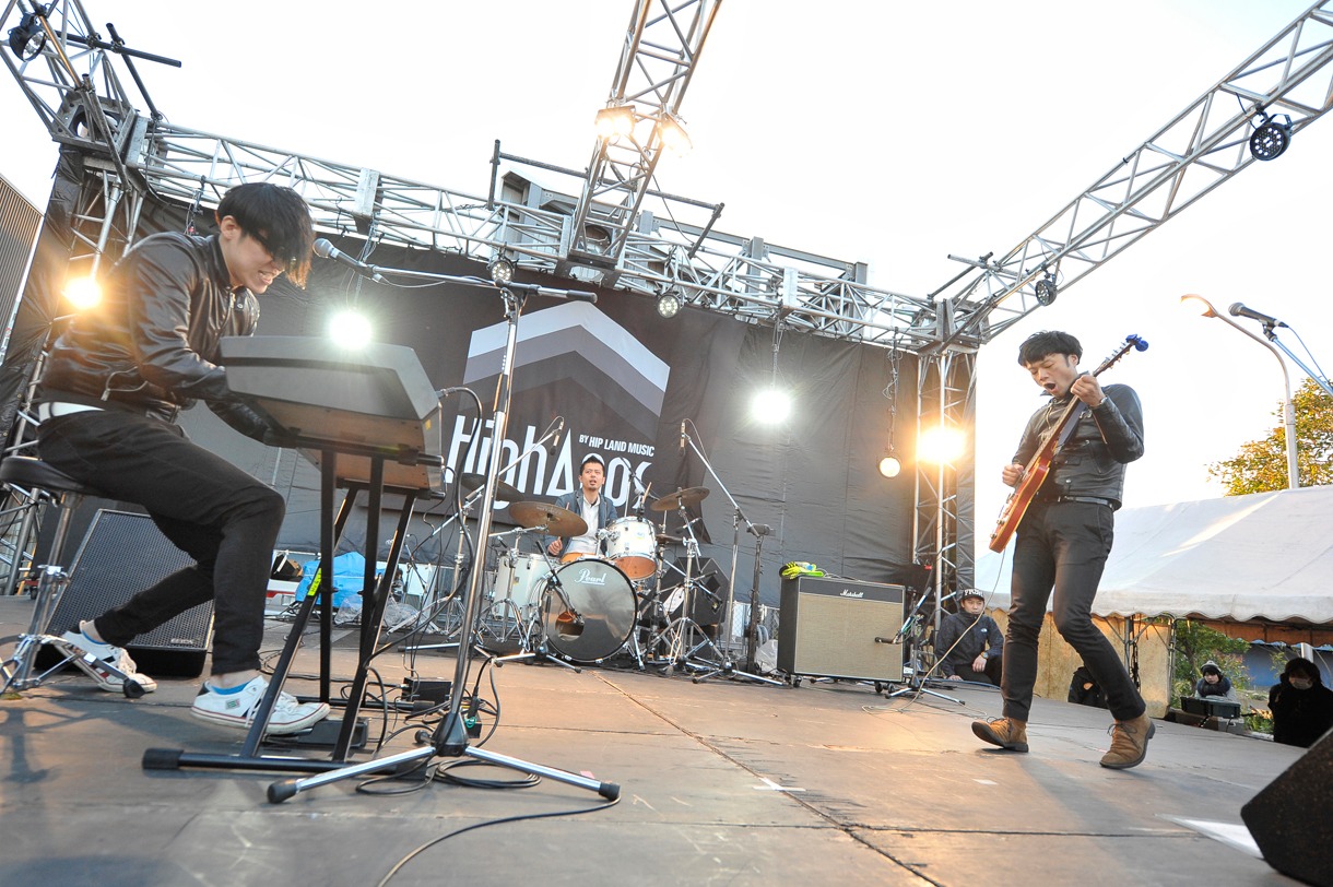 天才バンド（Photo by AZUSA TAKADA）