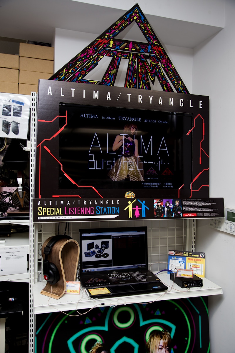 e☆イヤホン秋葉原店のALTIMA「TRYANGLE」試聴コーナー。