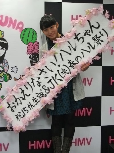 “受験戦争”を勝ち抜いてHMV栄を訪れた坂本遥奈。