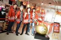 写真は3月18日に行われた「大怒髪展」レセプションパーティの様子。