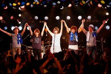 山崎あおい「1stワンマンライブツアー2014～アオイハル～」の様子。（撮影：石井亜希）