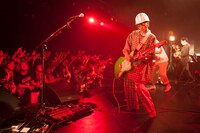 神聖かまってちゃん「～神聖かまってちゃん !! 目指せ! 2014マニフェスト達成!!～『ネットこどっこいしょ☆！』ワンマンライブ！」東京・LIQUIDROOM ebisu公演の様子。