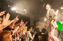 神聖かまってちゃん「～神聖かまってちゃん !! 目指せ! 2014マニフェスト達成!!～『ネットこどっこいしょ☆！』ワンマンライブ！」東京・LIQUIDROOM ebisu公演の様子。