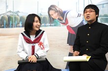 左から葵わかな、山里亮太。