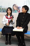 左から葵わかな、山里亮太。