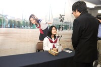 イベント「え！よってかないの？君さ～い～ん会？ *(^o^)/*」には山里も参加。自身の誕生日である4月14日にマークを入れてもらうよう葵にお願いした。