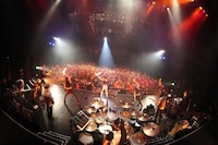 「lecca LIVE TOUR 2014 "TOP JUNCTION"」Zepp Tokyo公演の様子。