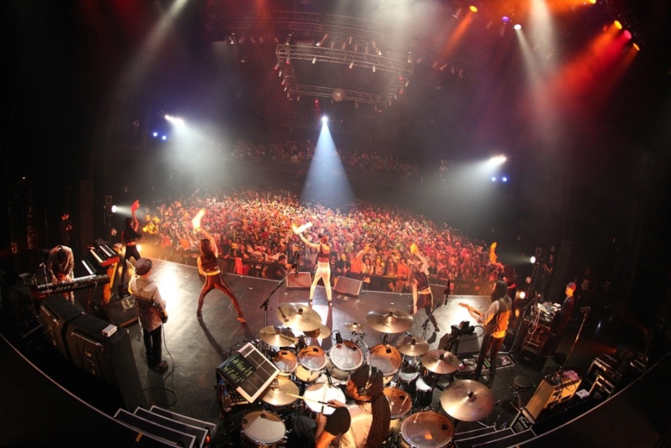 「lecca LIVE TOUR 2014 "TOP JUNCTION"」Zepp Tokyo公演の様子。