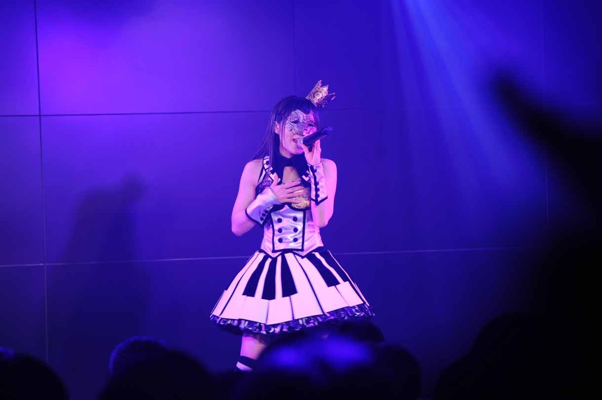 ボーカロイド楽曲を歌う2.5次元アイドルamihime（写真は3月27日に行われた初ライブの様子）。