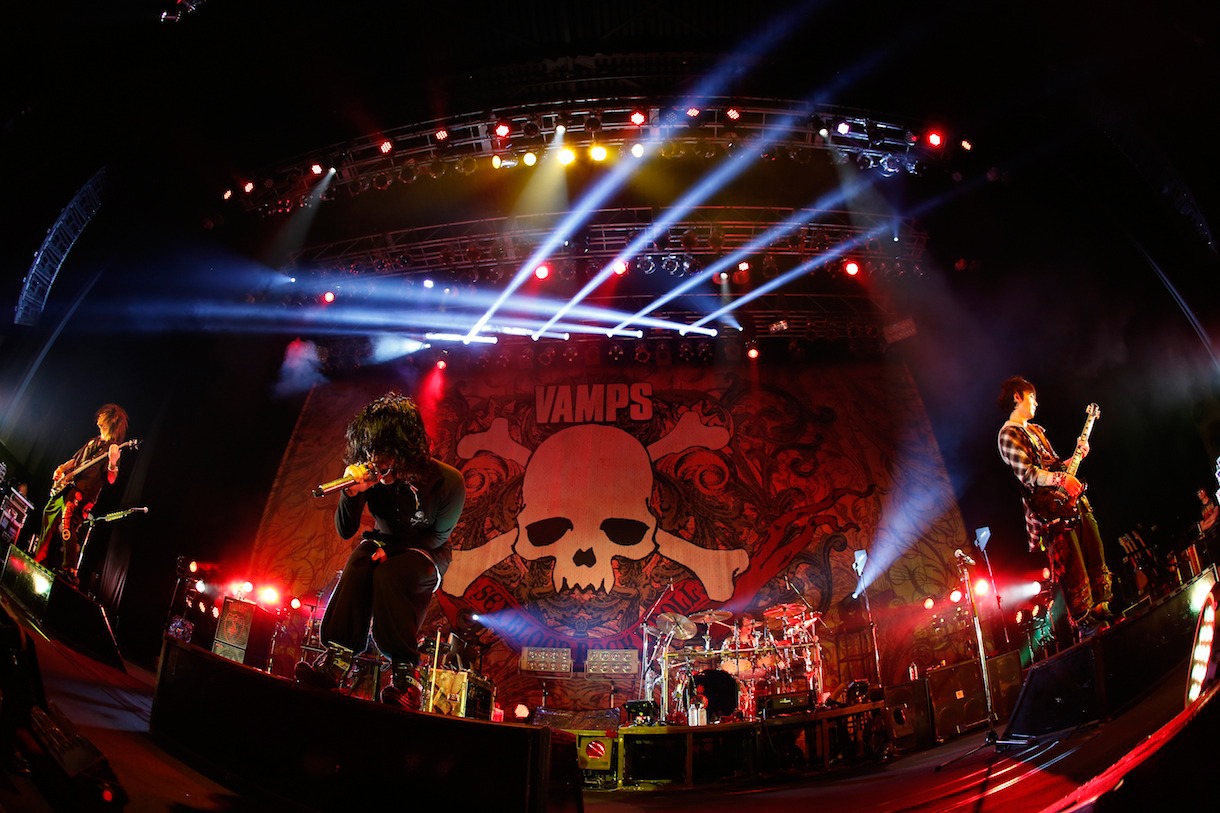 ロンドン公演直前の3月24日に東京・Zepp DiverCity TOKYOで行われた「VAMPS LIVE 2014: LONDON PRE-LIVE [VAMPADDICT ONLY]」の様子。（撮影： 田中和子）
