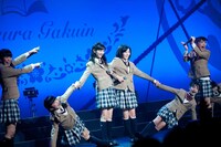 さくら学院「The Road to Graduation 2013 ～放課後アンソロジー みんなでわっしょい！～」の様子。