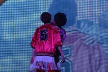 ユーキの首筋に噛み付こうとするリョウガ。