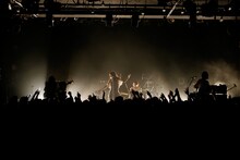 赤い公園「～赤鬼 VS 藍鬼 VS 栗鬼～」の様子。（撮影：福本和洋）