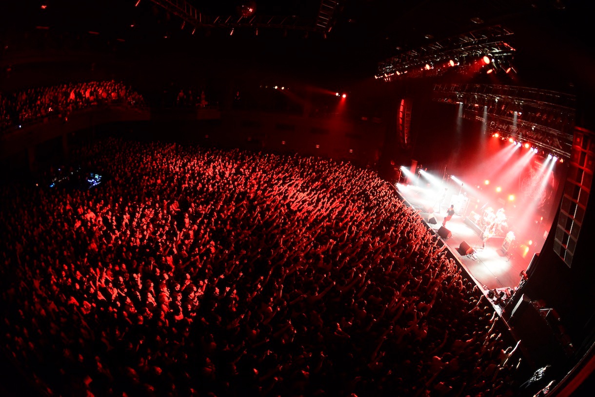 3月27日に東京・Zepp Tokyoにて行われた「決闘披露宴」の様子。（撮影：橋本塁[SOUND SHOOTER]）