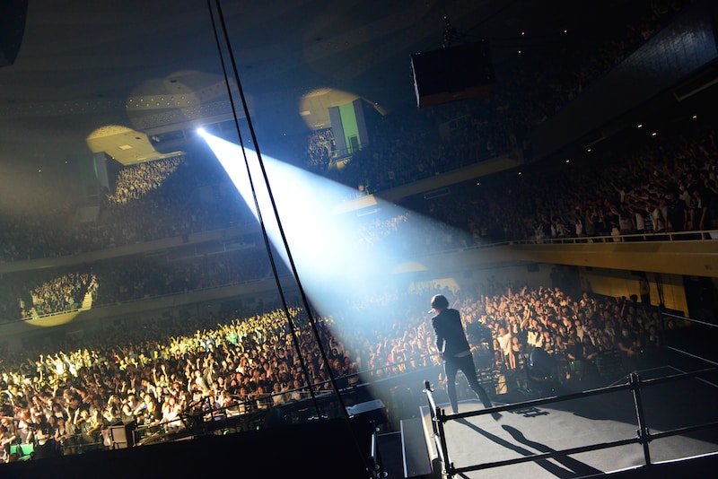 「We Don't Learn Anything Tour 2013-2014」東京・日本武道館公演の様子。(Photo by AZUSA TAKADA)