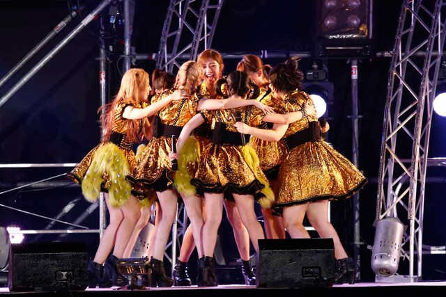 優勝の喜びを全身で表現するBerryz工房。