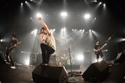 THE BACK HORNの「刃」をカバーする9mm Parabellum Bullet。（撮影：橋本塁[SOUND SHOOTER]）