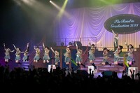 2013年度卒業式さくら学院「The Road to Graduation Final ～さくら学院 2013年度 卒業～」の様子。