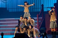 2013年度卒業式さくら学院「The Road to Graduation Final ～さくら学院 2013年度 卒業～」の様子。