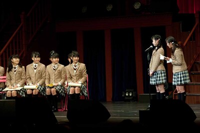 菊地最愛と水野由結が在校生を代表して送辞を読み上げた。