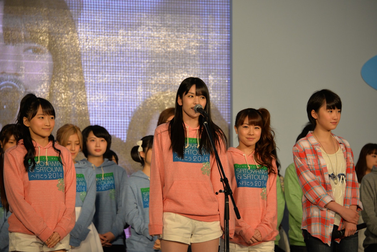 モーニング娘。'14。手前左から鞘師里保、道重さゆみ、石田亜佑美