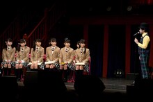 2013年度卒業式さくら学院「The Road to Graduation Final ～さくら学院 2013年度 卒業～」の様子。