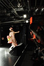 上坂すみれ「革命的ブロードウェイ主義者同盟 秘密地下集会 in タワーレコード渋谷店」の様子。