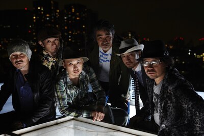 FLYING KIDS（左から4番目が飯野竜彦）