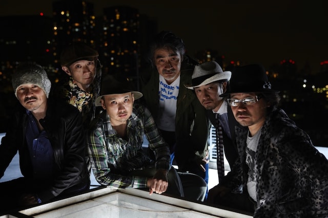 FLYING KIDS（左から4番目が飯野竜彦）