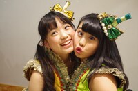 伊藤千由李（左）と坂本遥奈（右）。