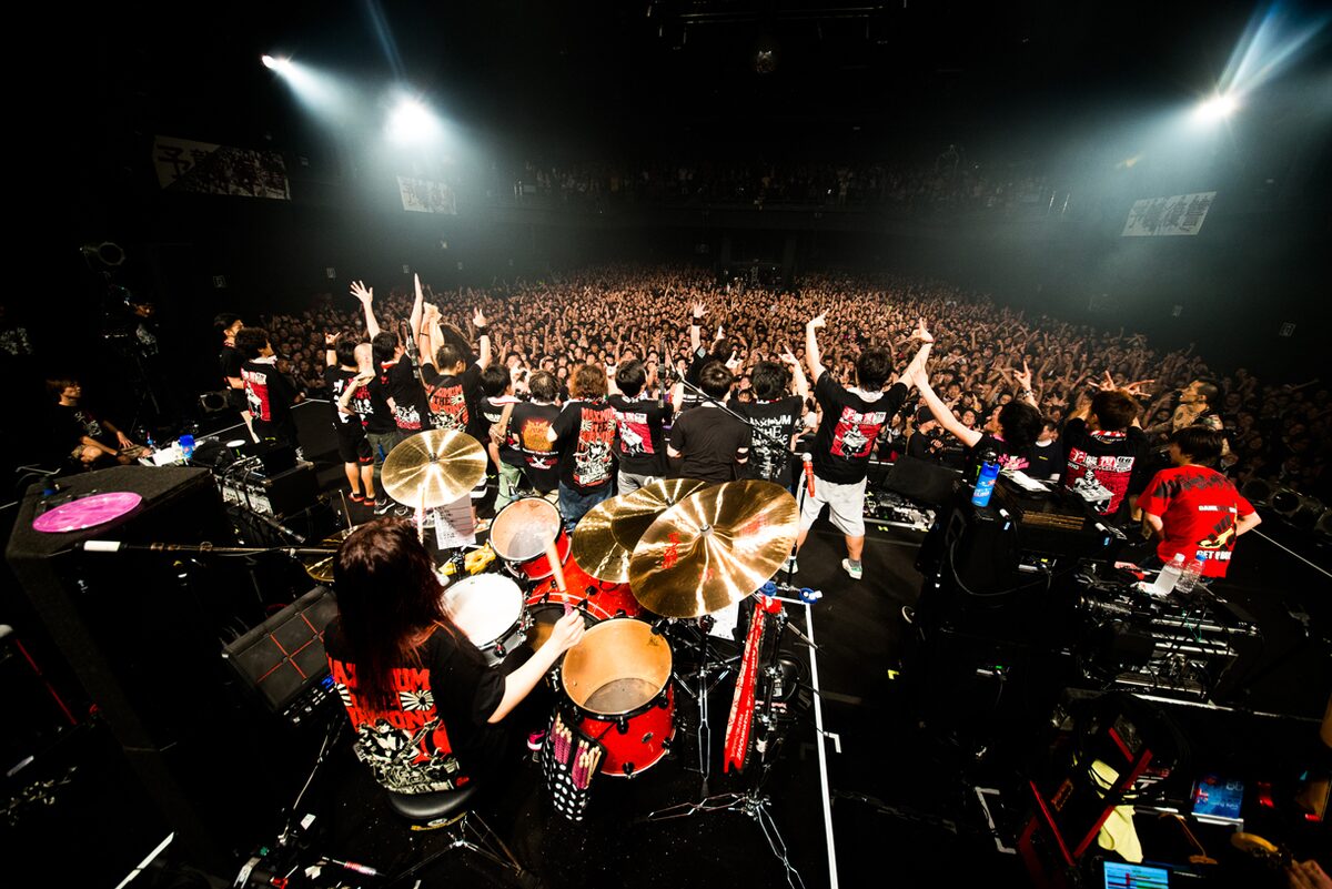 マキシマム ザ ホルモン 予襲復讐 ツアー 東京 Zepp Tokyo公演の様子 撮影 浜野カズシ たもりみすず ホルモン レーザーやおにぎり飛び交う 無敵 な東京公演 画像ギャラリー 5 5 音楽ナタリー マキシマム ザ ホルモン 予襲復讐 ツアー 東京 Zepp Tokyo公演の様子 撮影 浜野カズシ たもりみすず ホルモン レーザーやおにぎり飛び交う 無敵 な東京公演 画像ギャラリー 5 5 音楽ナタリー