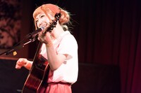 きさ（HAPPY BIRTHDAY）「きさ弾き語り昼の単独演奏会 -心臓に愛をおくりたい-」東京・gee-ge公演の様子。（撮影：川崎龍弥）