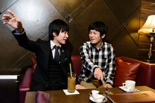 写真は流れ星。左から、瀧上伸一郎、ちゅうえい。