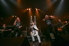 SCOOBIE DOとRHYMESTERによるコラボステージ。（撮影：シバタエリ）