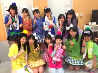 大阪を拠点に活動するたこやきレインボーと記念撮影。