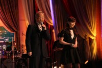 左から谷村新司、華原朋美。