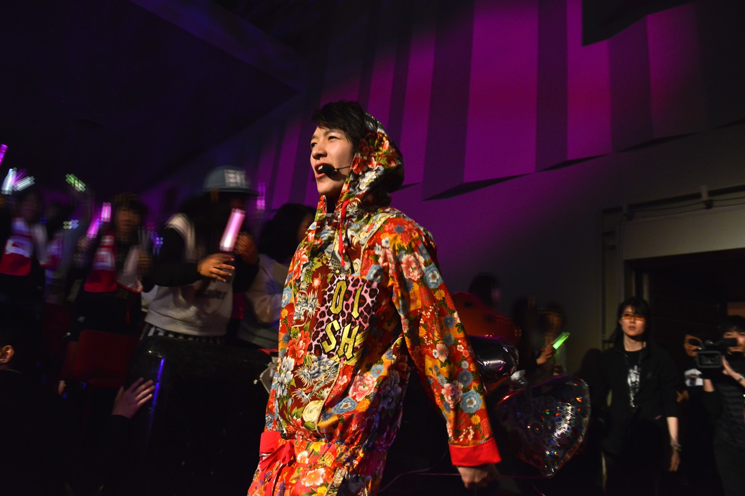 ライブ中盤、突如客席に現れたRYUJI。