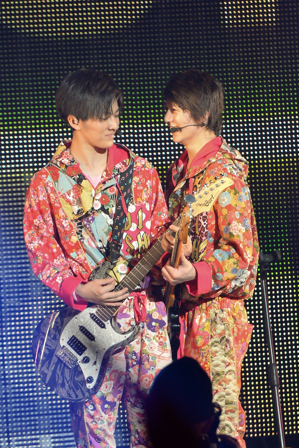 左からMASAKI、RYUJI。