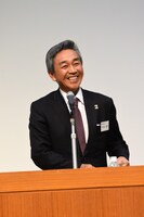 「カゴメの社風は自由闊達、あまり堅苦しいのは好きじゃない」と寺田社長。入社式は毎年夕方に行われ、新入社員は直後に行われる歓迎会で上司と酒を飲みながら交流をはかるという。