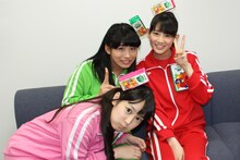 左から安藤ゆず、坂本遥奈、秋本帆華。