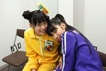 伊藤千由李（左）と大黒柚姫（右）。