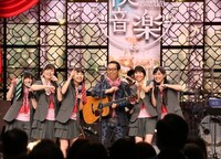 さだまさしとももいろクローバーZ。