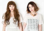 PUFFY。左が吉村由美。